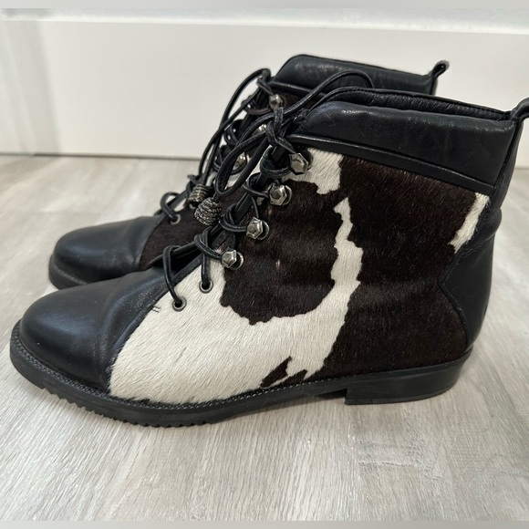 Stuart Weitzman Spanish Crafted Cowhide Lace-Up Ankle Boots Ladies Size 4W - Picture 1 of 13